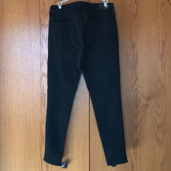 Ladies American Eagle, Black, high rise jegging. Size 10. - Picture 2 of 4
